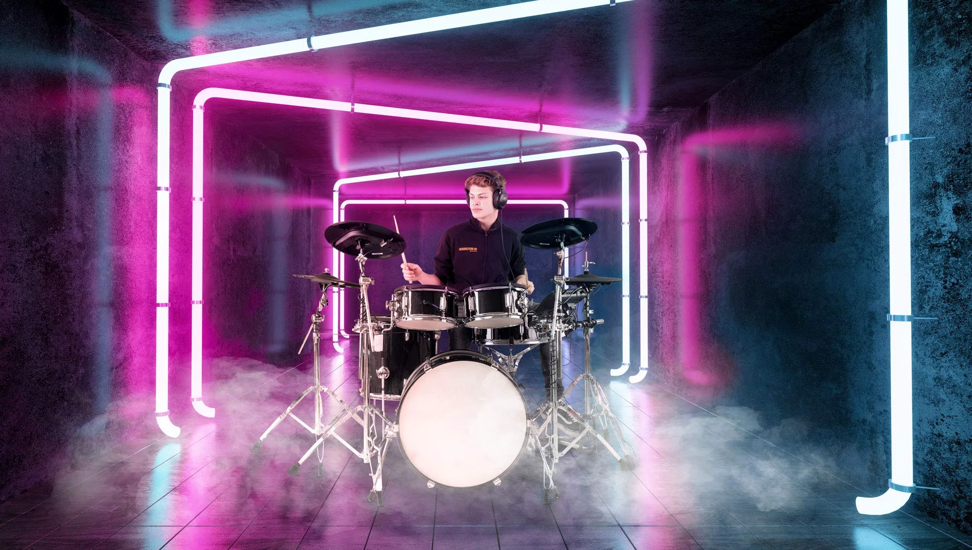 XDrum DD-670 Mesh E-Drum Kit - batterie électronique avec vraie HiHat - pads en bois avec peaux mesh - 720 sons - incluant hardware, tabouret, monitor, câbles et baguettes - Black Sparkle